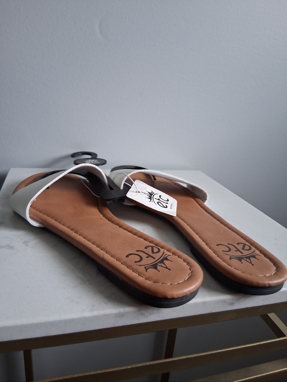 White Flat Sandels, Size 5/6 NEW - Picture 2 of 5